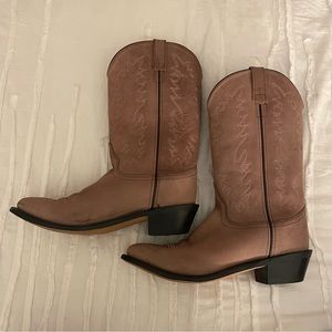 brown cowgirl boots
size 9